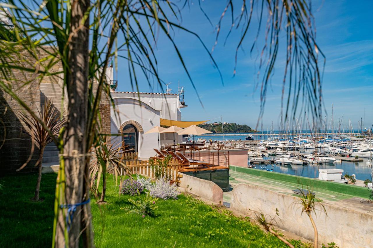 L'Isola Del Postino Rooms Procida Bagian luar foto